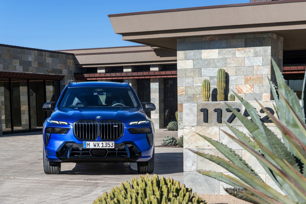 BMW X7 M60i xDrive M Marina Bay Blue